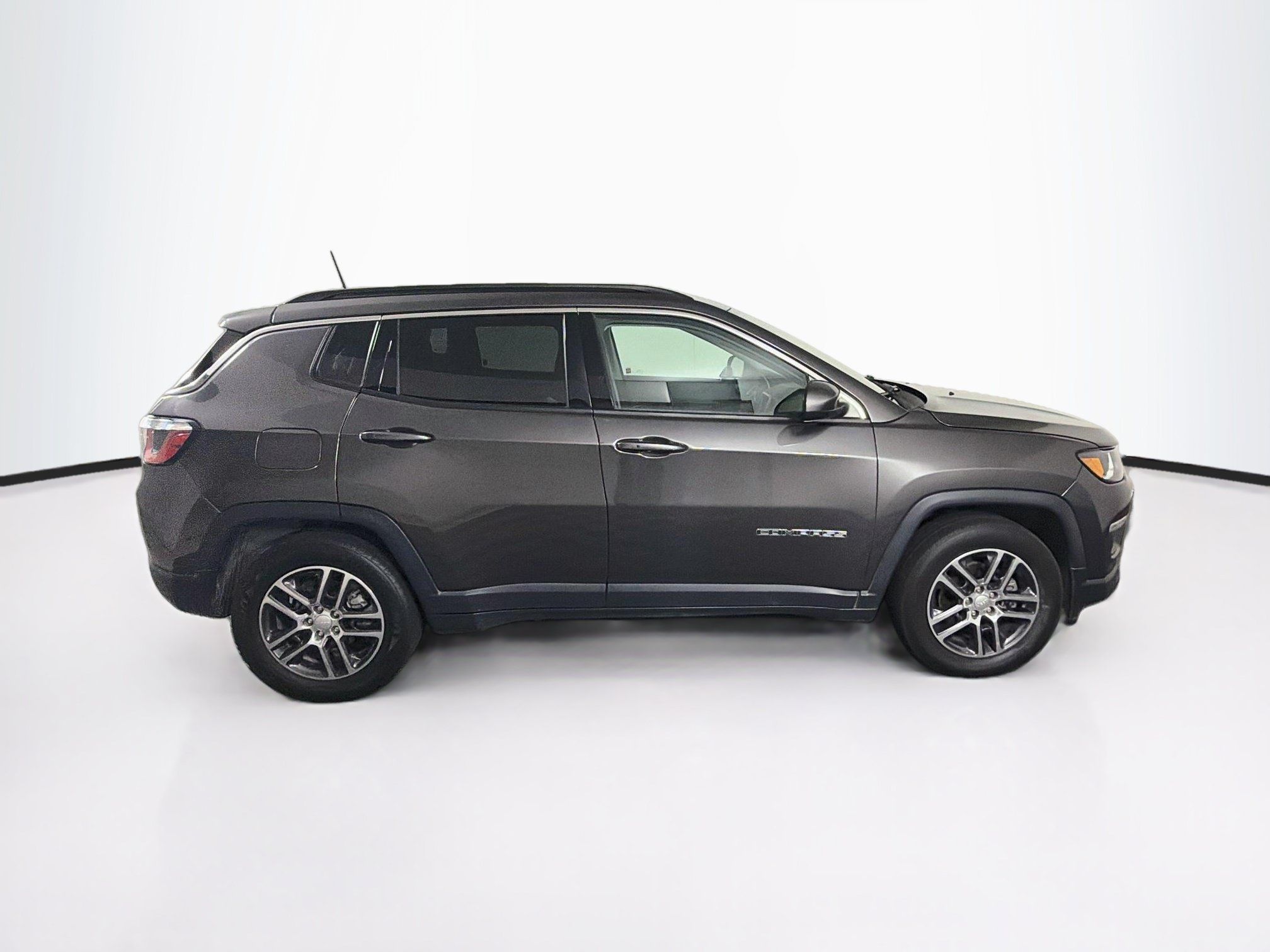 Used 2018 Jeep Compass Latitude w/ Popular Equipment Group FWD image 10