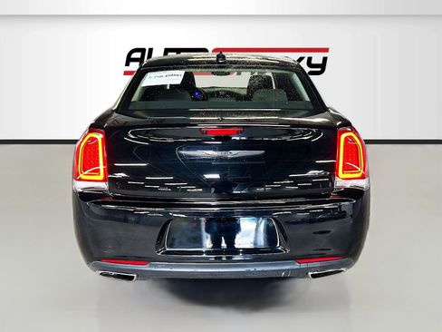Used 2023 Chrysler 300 Touring w/ Sport Appearance Package RWD image 6