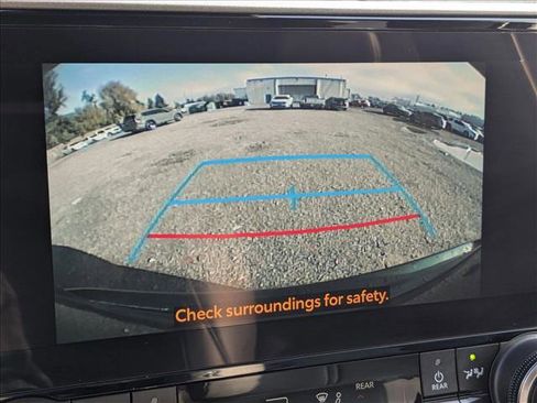 Used 2023 Toyota Highlander XLE image 15