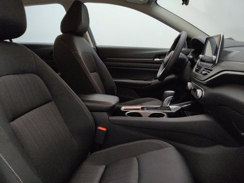 Used 2024 Nissan Altima 2.5 SV image 21