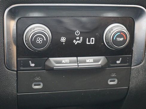 Used 2024 Chevrolet Tahoe LT w/ Luxury Package AWD/4WD image 39