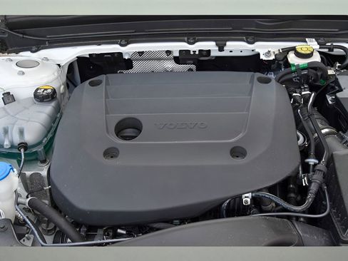 Certified 2025 Volvo XC40 B5 Ultra w/ Protection Package Premier image 30