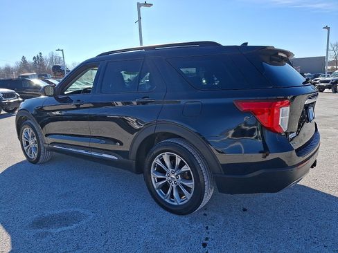 Certified 2022 Ford Explorer XLT w/ Equipment Group 202A image 4