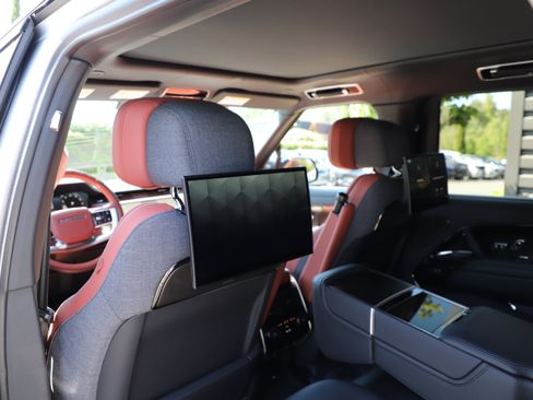 Certified 2025 Land Rover Range Rover SV AWD/4WD image 15