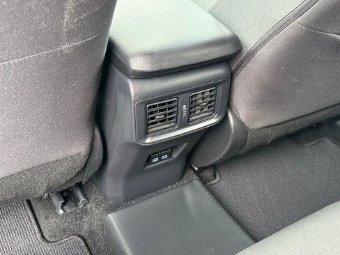 Used 2022 Toyota RAV4 SE image 17