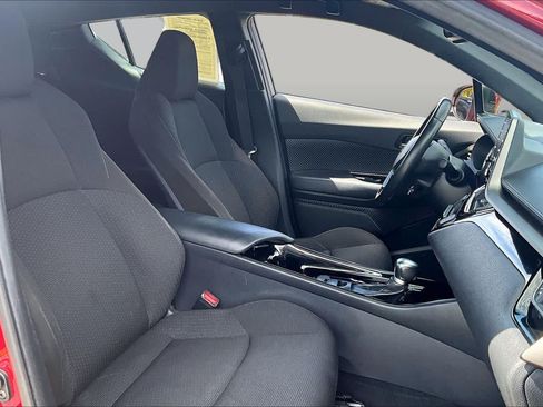 Used 2019 Toyota C-HR XLE FWD image 8