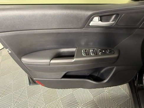 Used 2022 Kia Sportage LX image 13