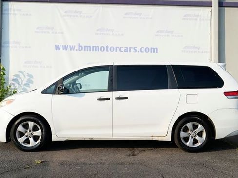 Used 2011 Toyota Sienna FWD image 8