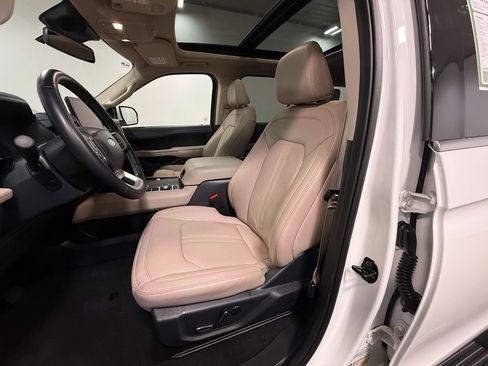 Used 2024 Ford Expedition Limited AWD/4WD image 12