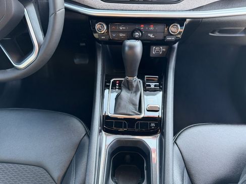 Used 2024 Jeep Compass Latitude image 17