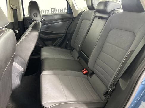 Used 2025 Volkswagen Jetta SE FWD image 23