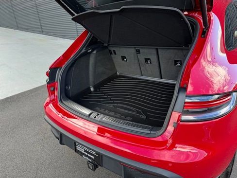 Certified 2025 Porsche Macan AWD/4WD image 33