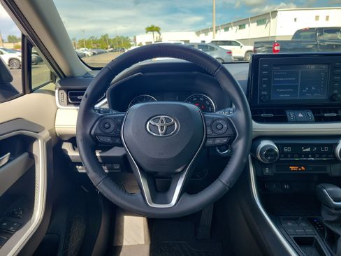 Used 2019 Toyota RAV4 XLE Premium FWD image 17
