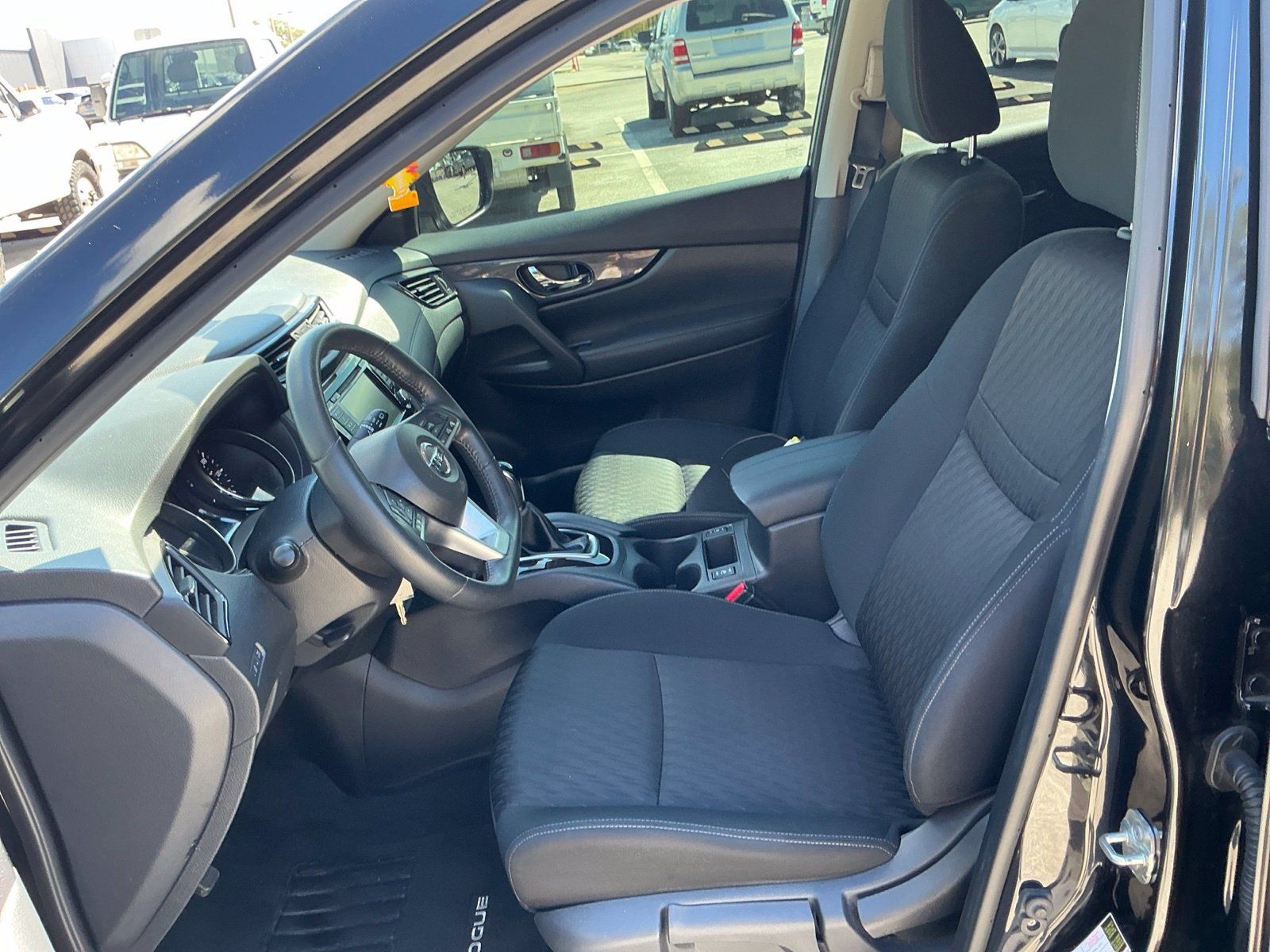 Used 2020 Nissan Rogue S w/ Special Edition Package FWD image 13