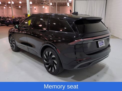 Used 2024 Lincoln Nautilus Reserve w/ Equipment Group 203A AWD/4WD image 5