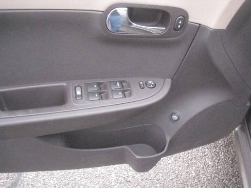 Used 2011 Chevrolet Malibu LS FWD image 13