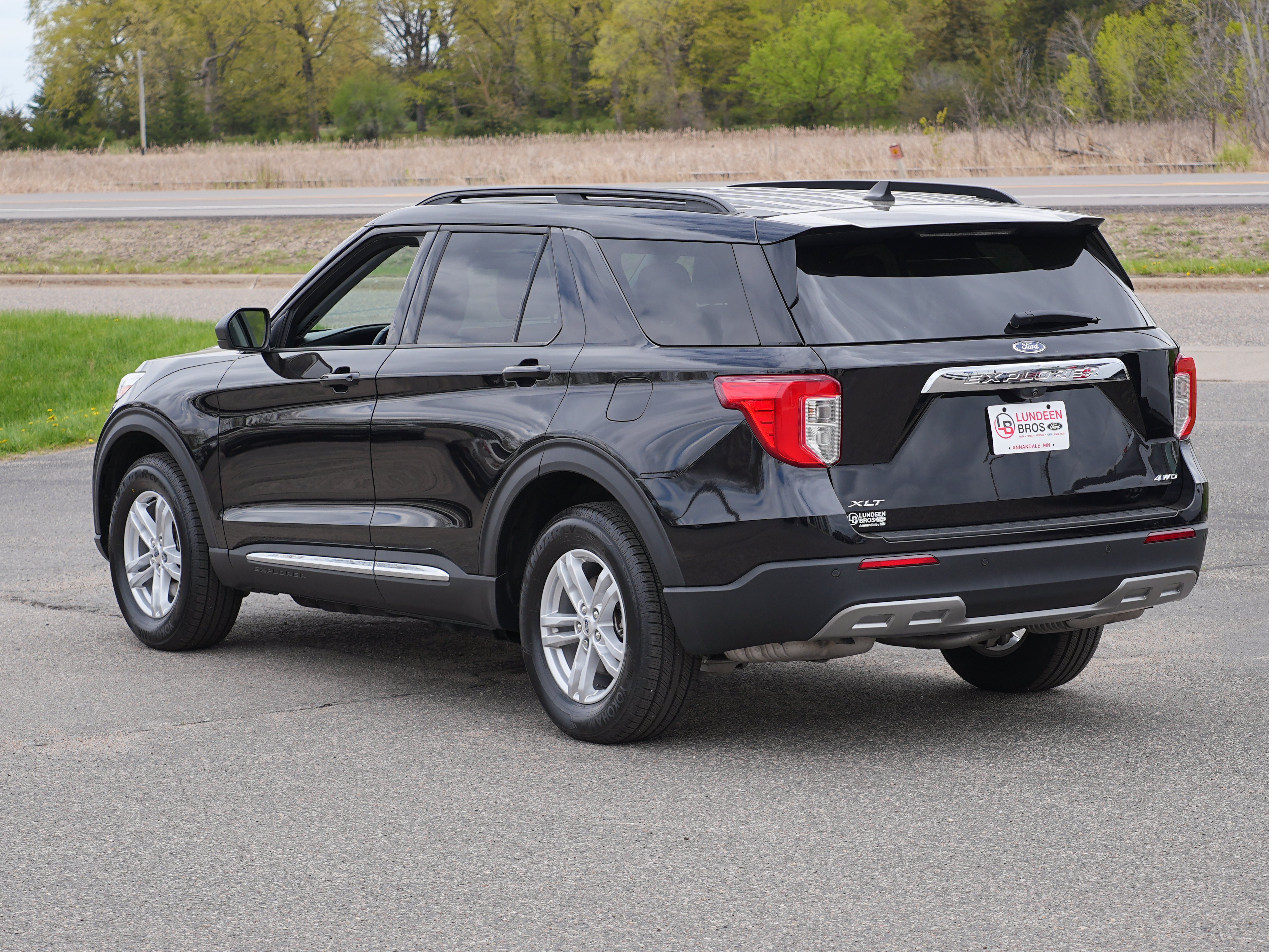 Used 2023 Ford Explorer XLT w/ Equipment Group 202A AWD/4WD image 6