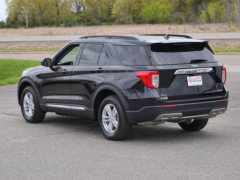 Used 2023 Ford Explorer XLT w/ Equipment Group 202A AWD/4WD image 6