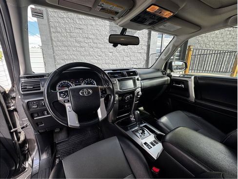 Used 2018 Toyota 4Runner SR5 Premium AWD/4WD image 2