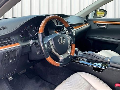 Used 2015 Lexus ES 300h image 4