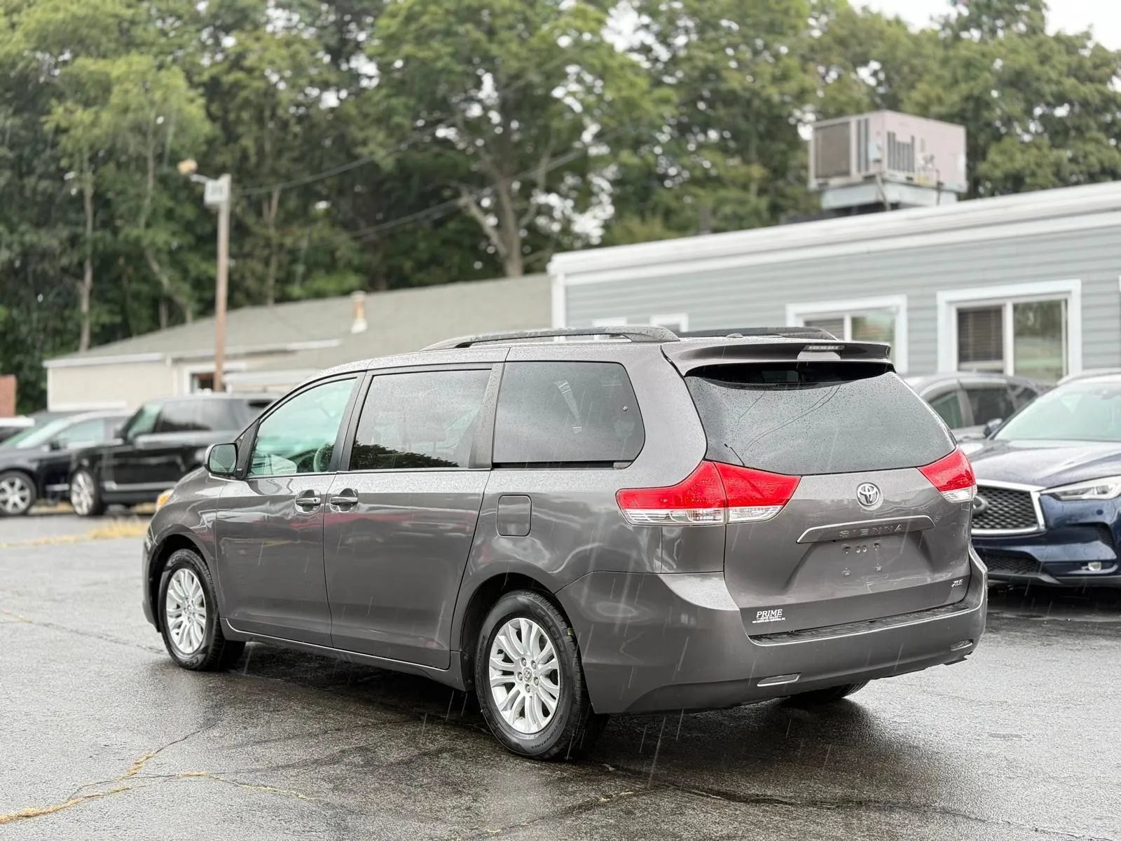 Used 2011 Toyota Sienna XLE w/ Entertainment Pkg FWD image 8