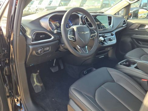 New 2026 Chrysler Voyager LX image 16