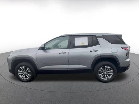 Used 2025 Chevrolet Equinox LT FWD image 9