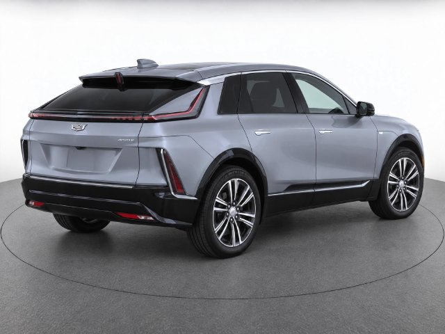Used 2025 Cadillac Lyriq Luxury RWD image 3