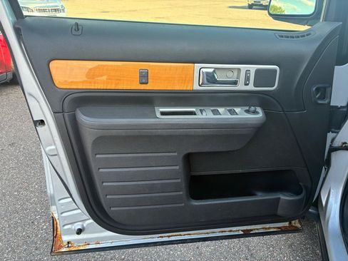 Used 2010 Lincoln MKX AWD image 13