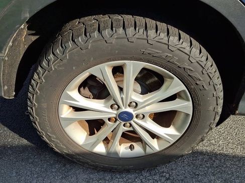 Used 2018 Ford Escape SE w/ SE Sync 3 Package AWD/4WD image 6