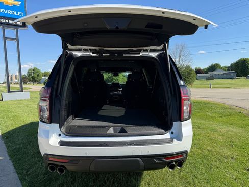 Used 2023 Chevrolet Suburban RST w/ Sport Performance Package AWD/4WD image 11