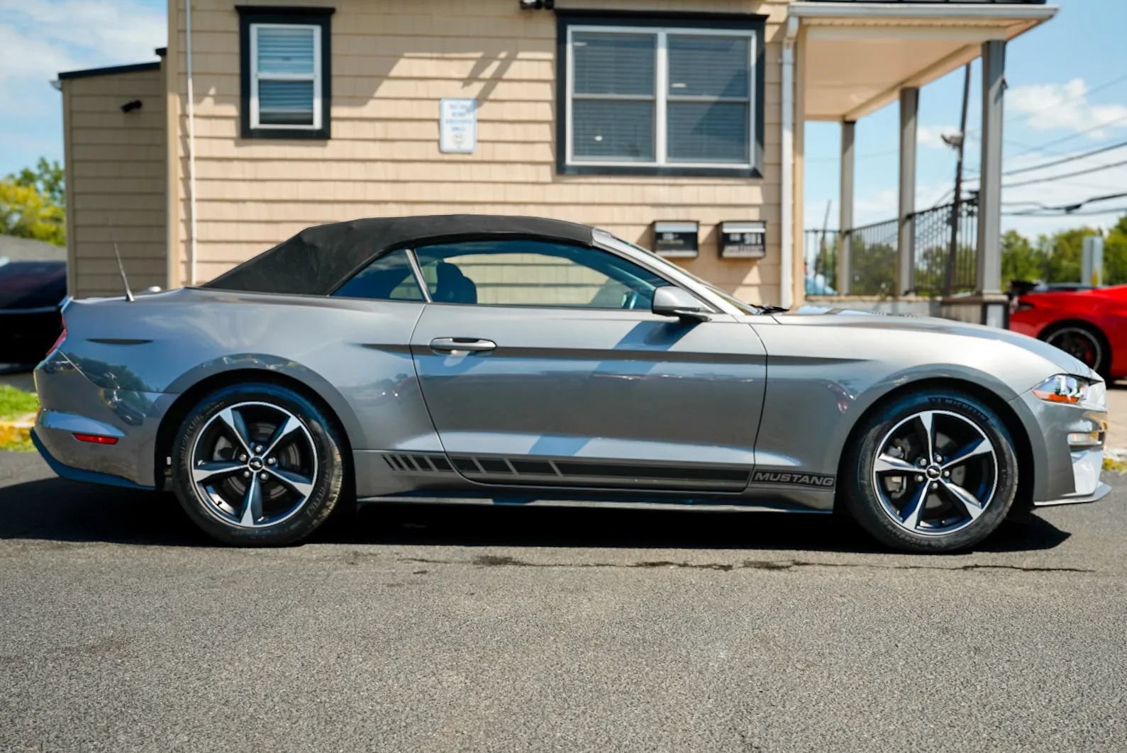 Used 2021 Ford Mustang Convertible RWD image 13
