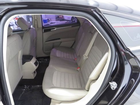 Used 2020 Ford Fusion SE FWD image 12