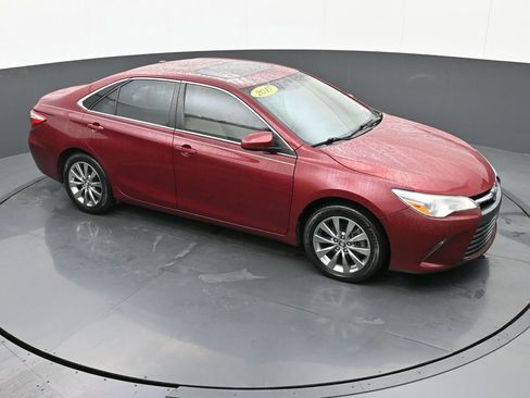 Used 2017 Toyota Camry XLE image 33