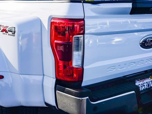 Used 2019 Ford F350 Lariat w/ Lariat Ultimate Package image 7