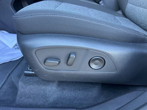 Used 2025 GMC Acadia Elevation image 17