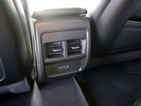 Used 2025 Cadillac XT4 Premium Luxury image 20