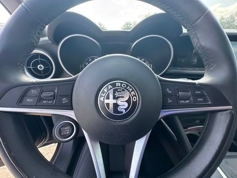 Used 2019 Alfa Romeo Stelvio AWD image 19