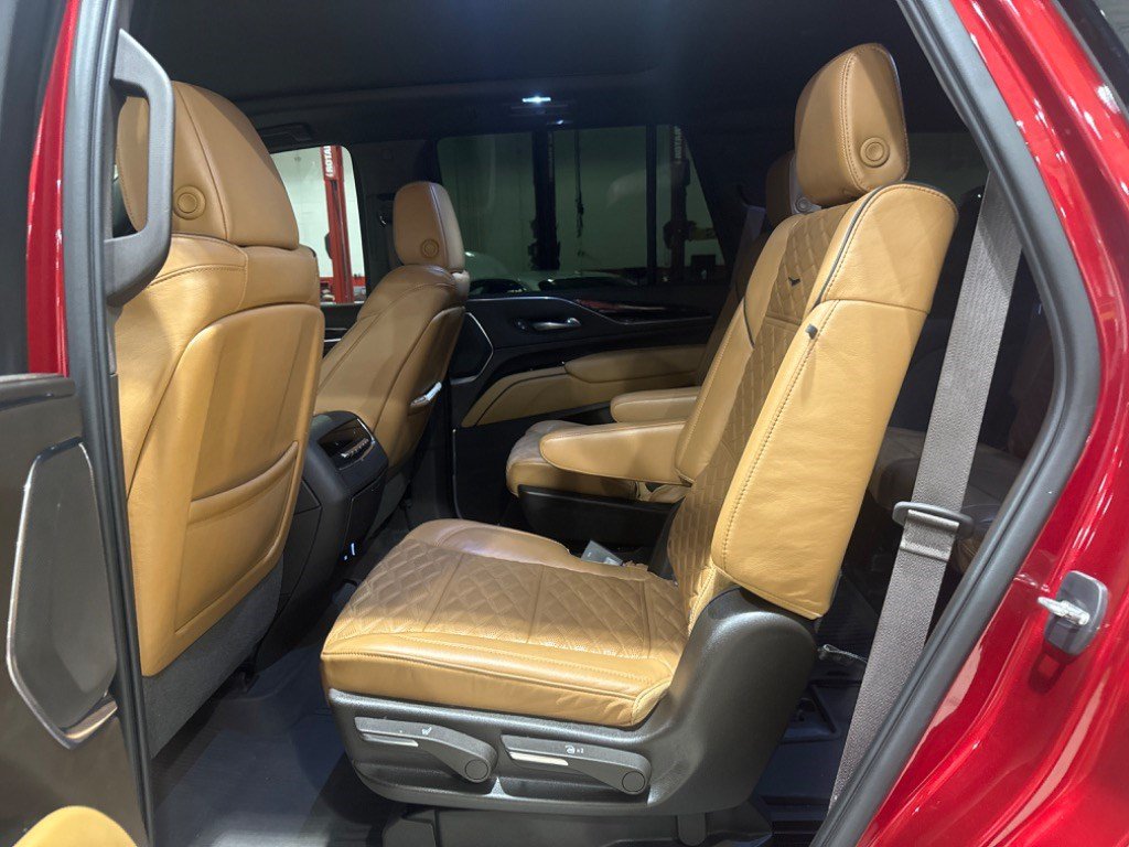 Used 2021 Cadillac Escalade Premium Luxury w/ Performance Package AWD/4WD image 9