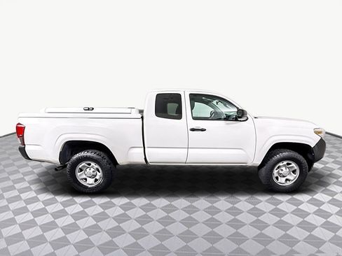 Used 2020 Toyota Tacoma SR image 11