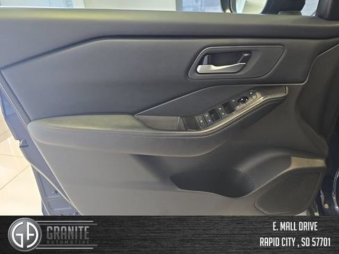 Used 2026 Nissan Rogue SV AWD/4WD image 10