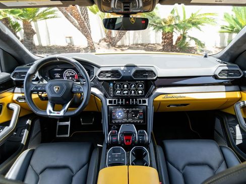 Used 2021 Lamborghini Urus AWD/4WD image 7