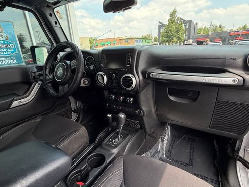 Used 2015 Jeep Wrangler Unlimited Sahara w/ Connectivity Group AWD/4WD image 13