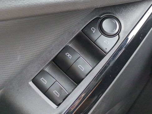 Used 2025 Chevrolet Equinox LT w/ Convenience Package II AWD/4WD image 22