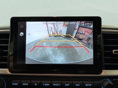 Used 2025 Hyundai Venue Limited FWD image 16