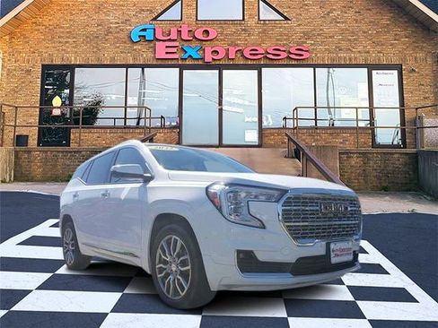 Used 2022 GMC Terrain Denali w/ Denali Premium Package AWD/4WD image 1
