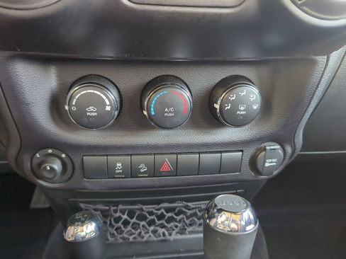 Used 2016 Jeep Wrangler Unlimited Sport w/ Quick Order Package 24S AWD/4WD image 15