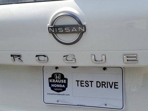 Used 2023 Nissan Rogue S FWD image 9