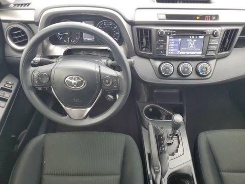 Used 2017 Toyota RAV4 LE FWD image 17