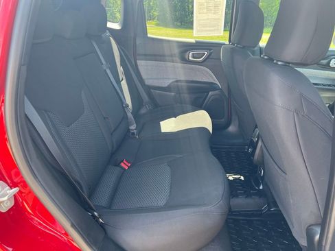 Used 2025 Jeep Compass Sport image 16